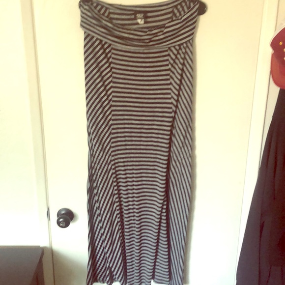 Dresses & Skirts - Skirt